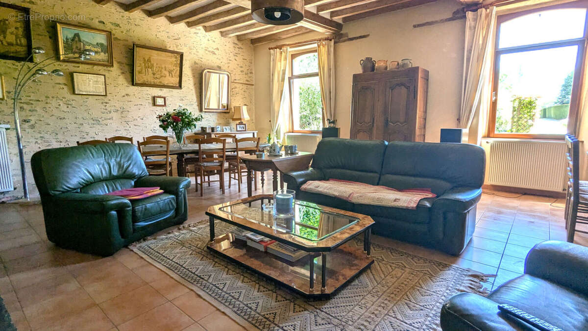 Maison à COSSE-LE-VIVIEN