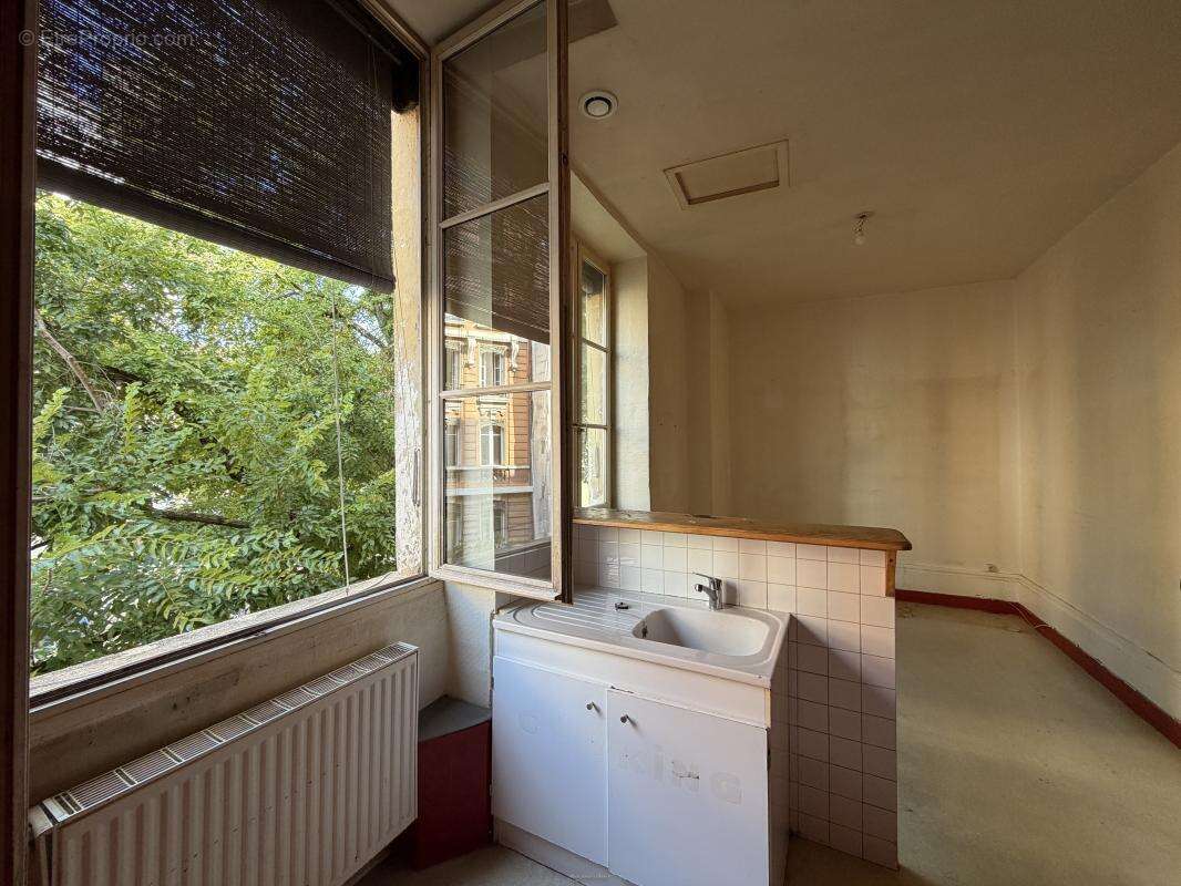 Rue Sergent Blandan - T4 de 92m² - photo 3