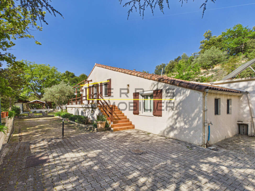 Maison à VALREAS