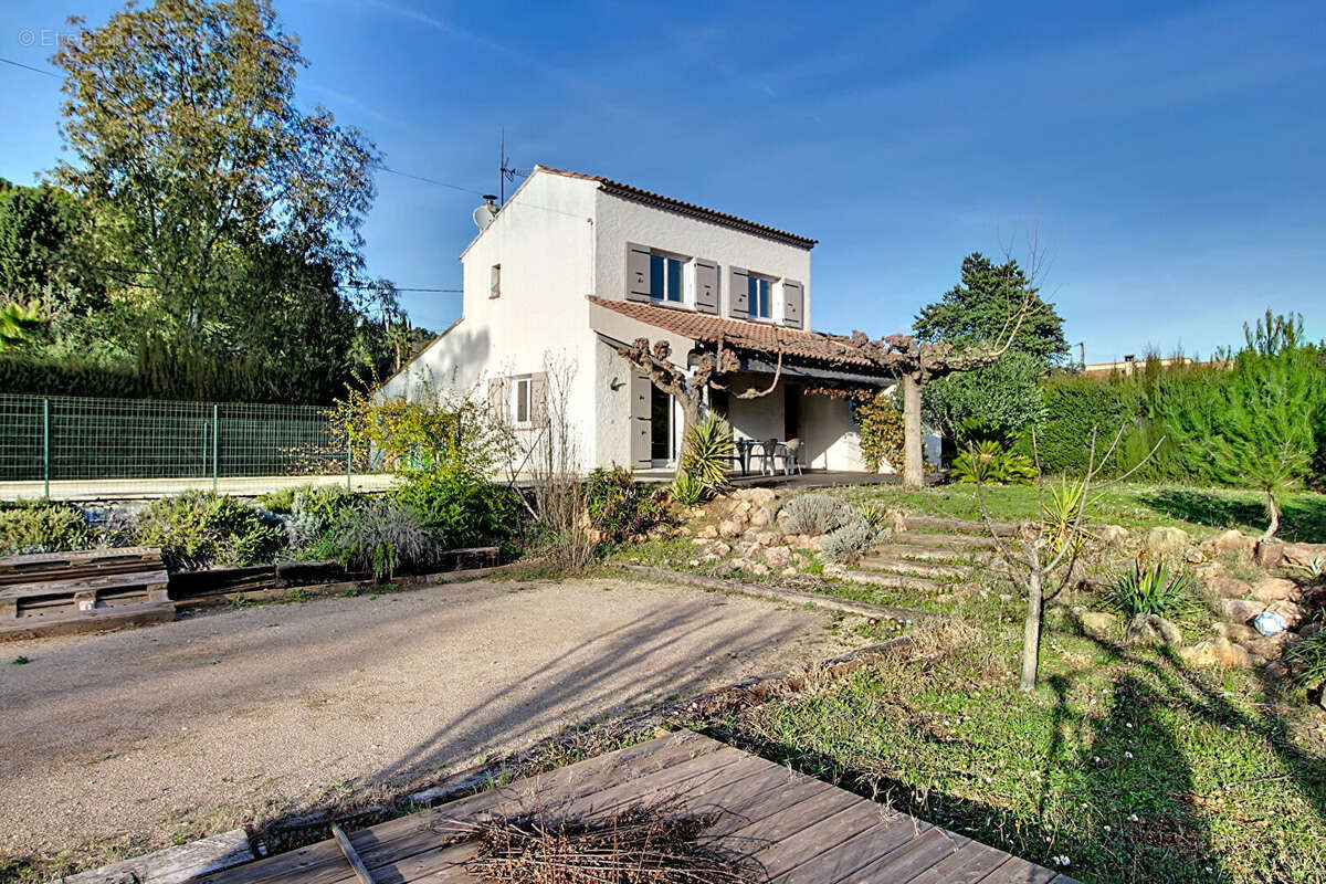EXCLUSIVITÉ - Maison à Lorgues T4 sur 2145 m² de terrain avec une belle piscine et garage - photo 23