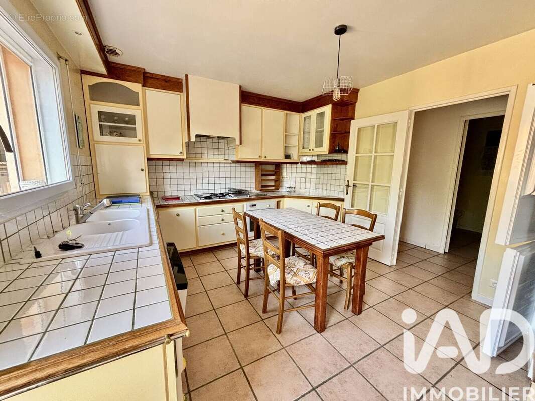 Maison 127 m² à Saint-Julien-Du-Serre  - photo 6