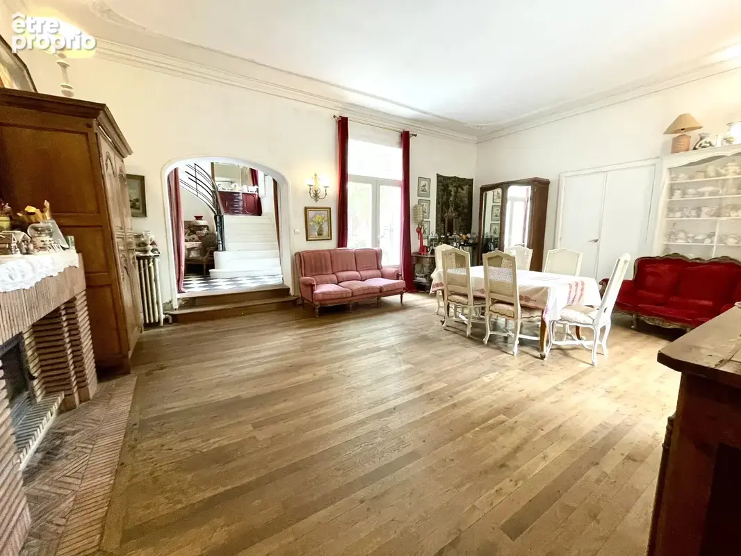 Une demeure prestigieuse offrant intimité et tranquillité derrière des portails privées - photo 2