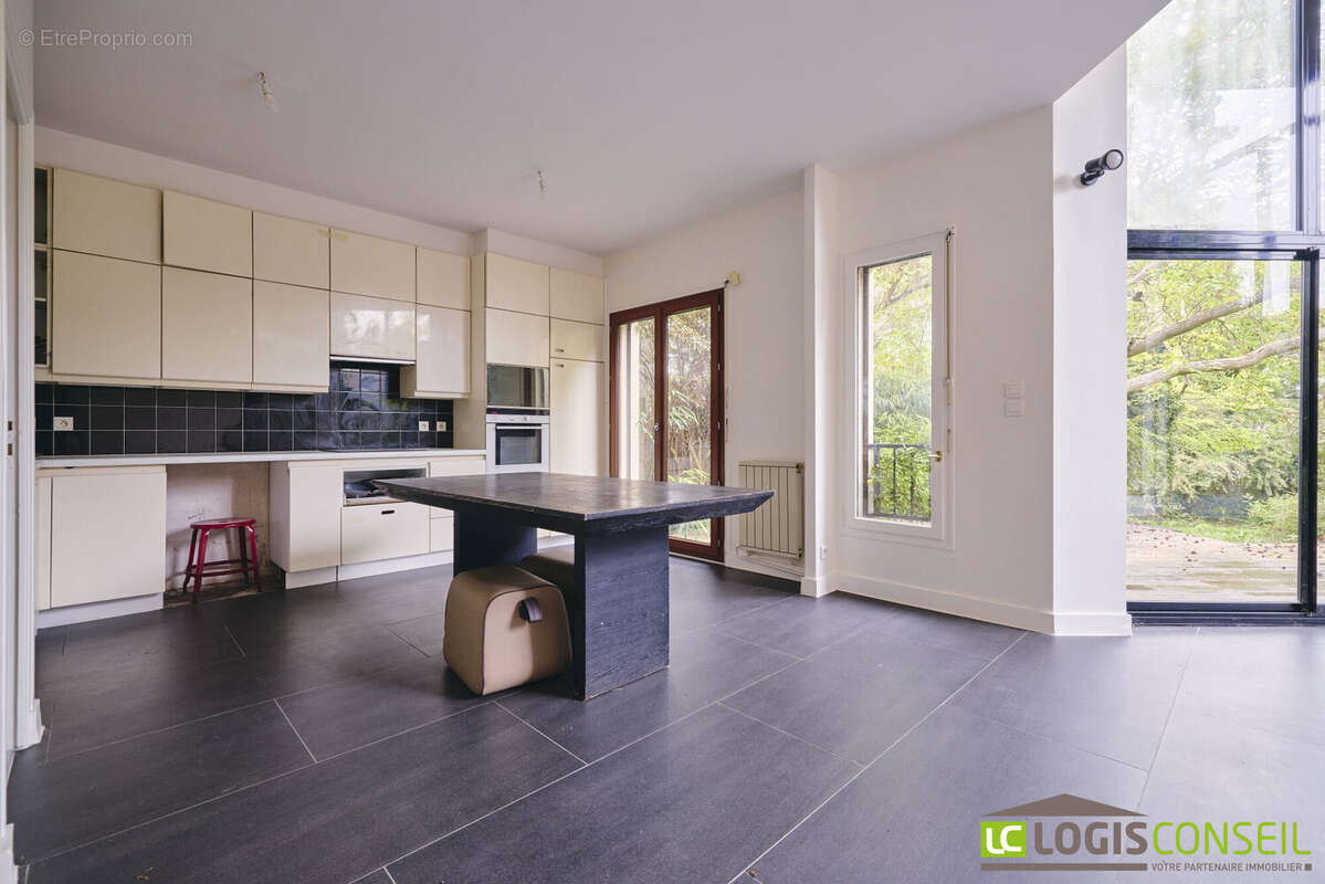 Maison à L'HAY-LES-ROSES