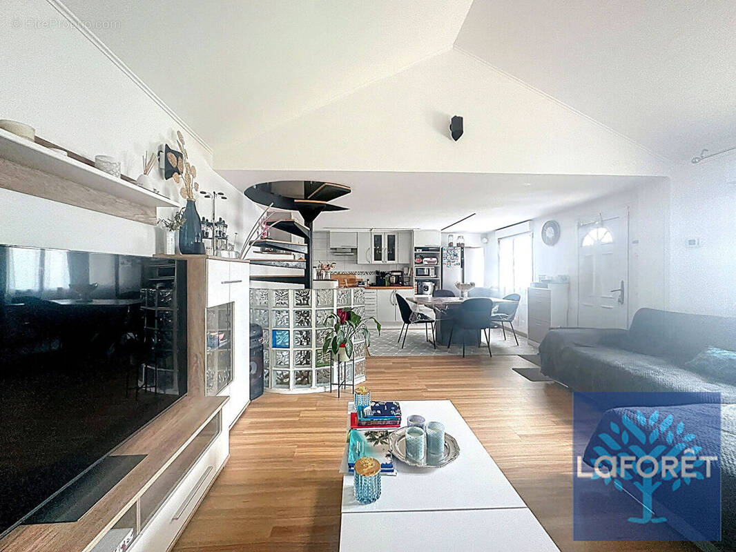 Maison à VIGNEUX-SUR-SEINE