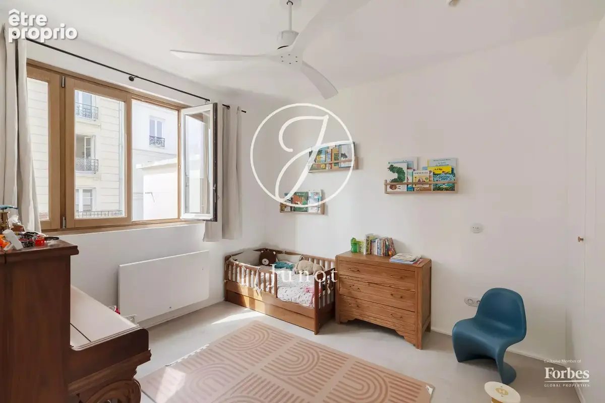 Paris 18e - MONTMARTRE / HAUT LEPIC - Appartement comme une maison - 3 pièces - 68,52m² Carrez - Terrasse 15,80m² - Garage/caves - photo 15