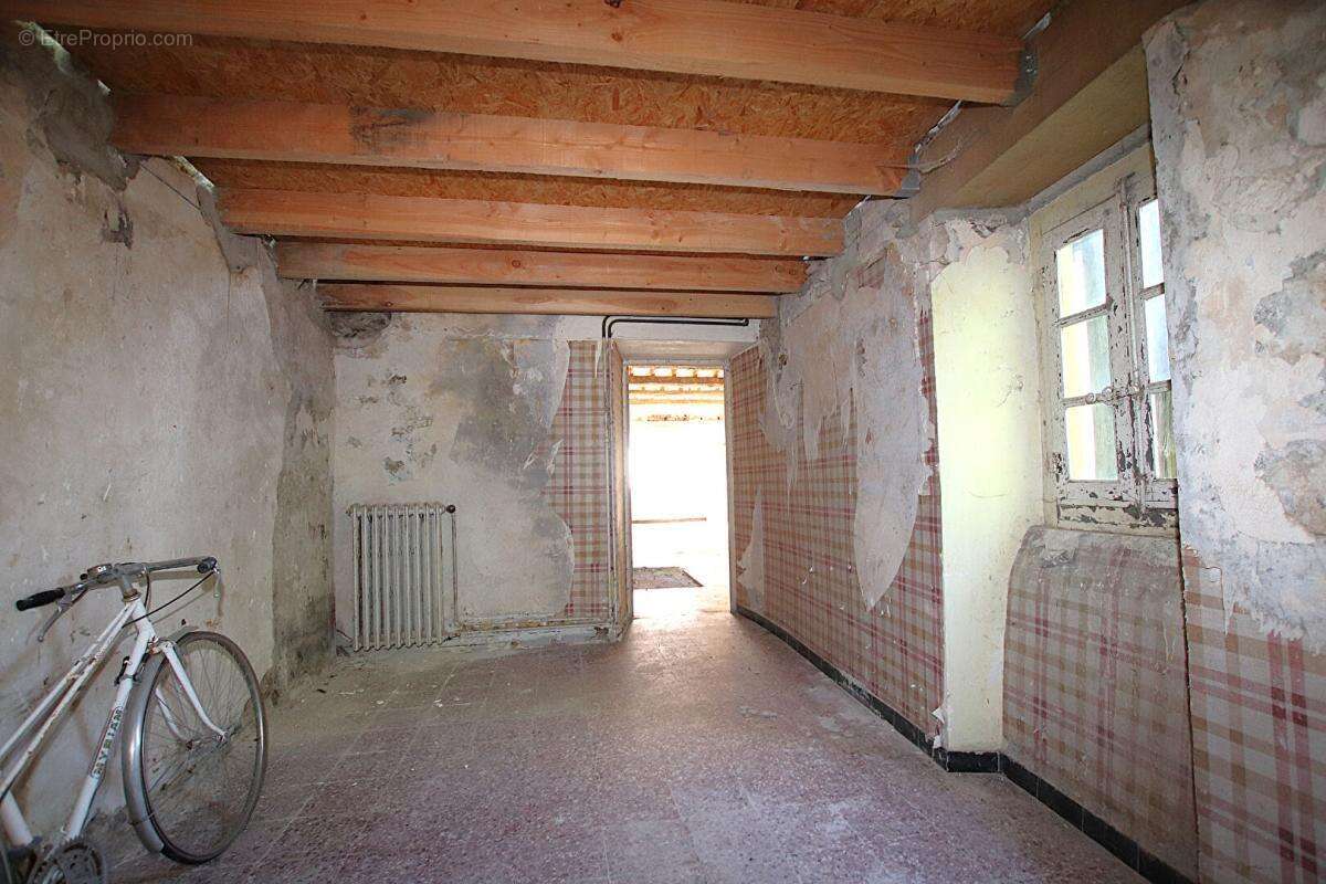 RARE - Demeure de caractère de 300 m² à rénover sur 5 385 m² de terrain - photo 13