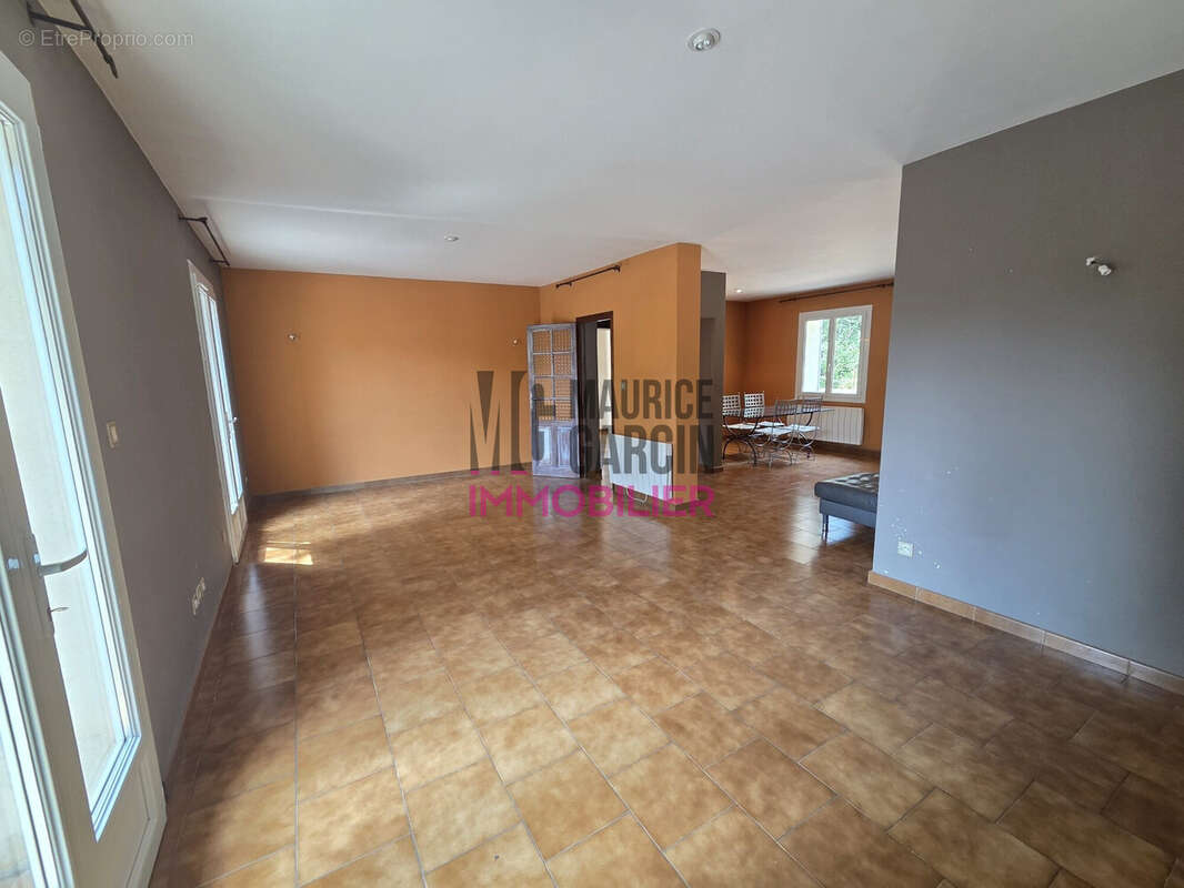 Maison 248 m² à Velleron  - photo 2