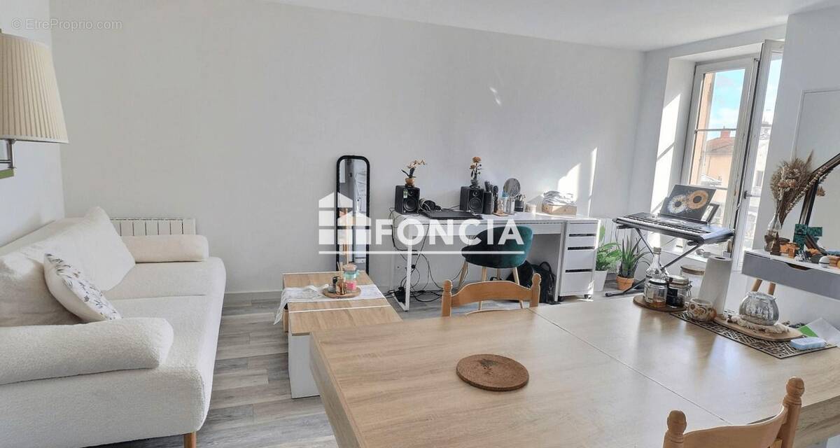 Appartement à SAINT-GENIS-LAVAL