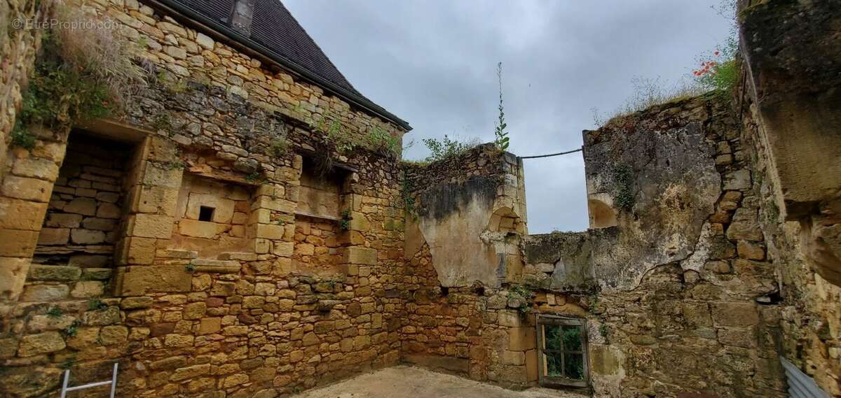 Charmante Maison de Village en Pierre avec un Potentiel Exceptionnel - photo 12