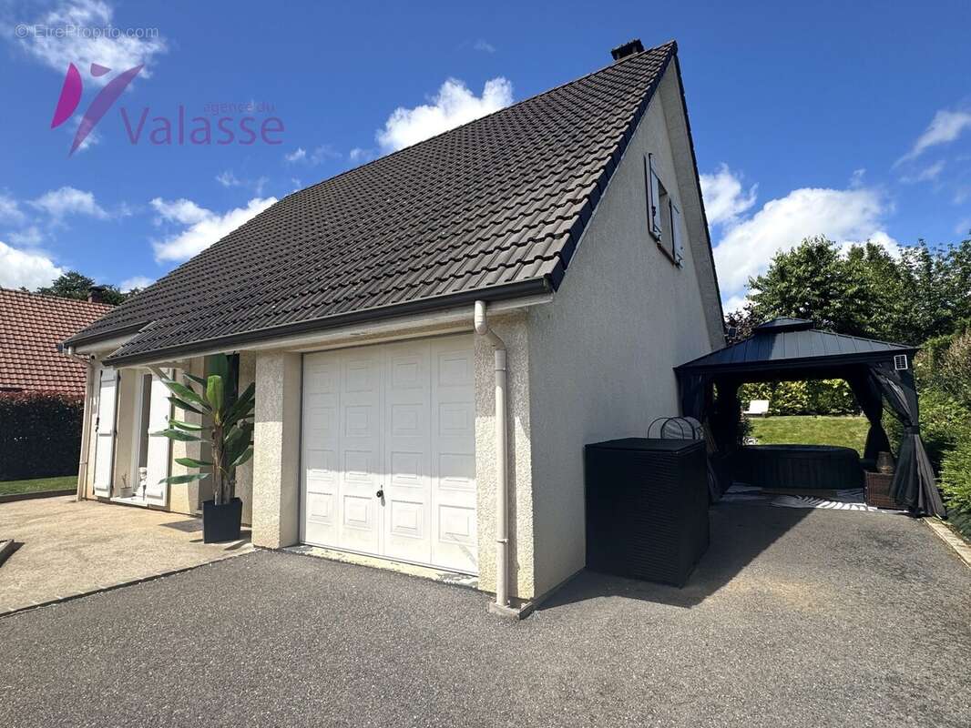 Maison à GRUCHET-LE-VALASSE