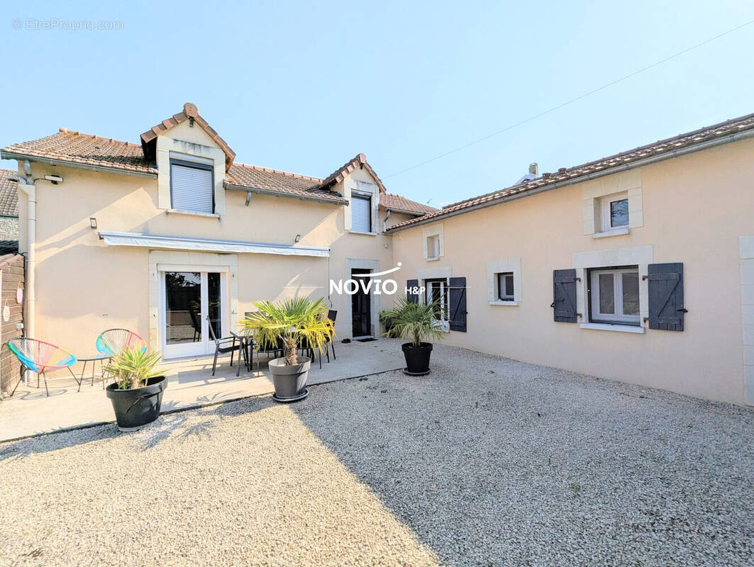 Maison 123 m² à Scorbe-Clairvaux  - photo 1