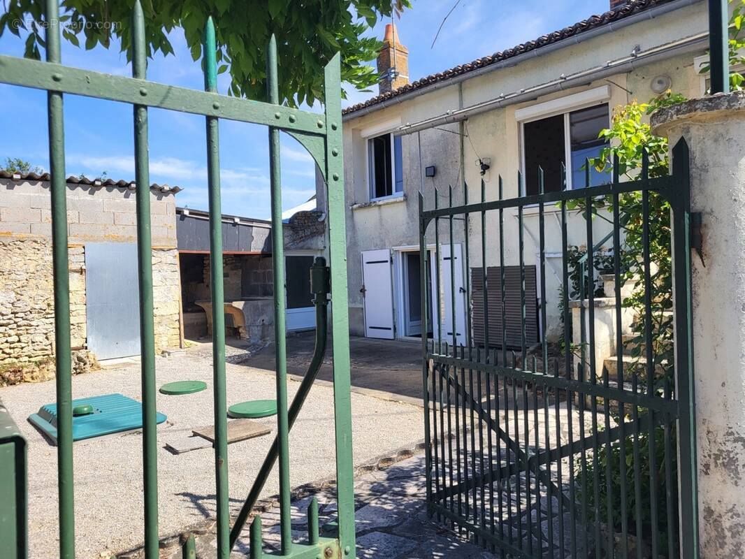 Maison à THENEZAY