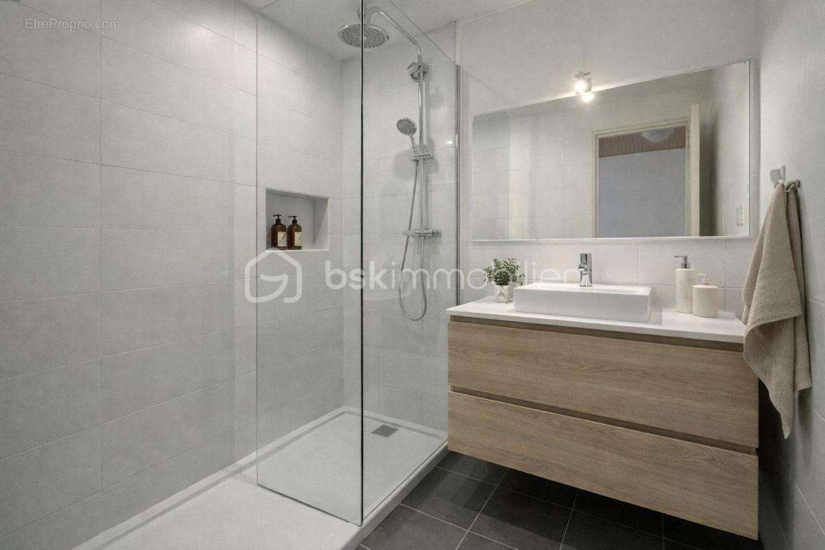 RARE – Maison de village de 128m² avec local commercial à 50 m du port - photo 15