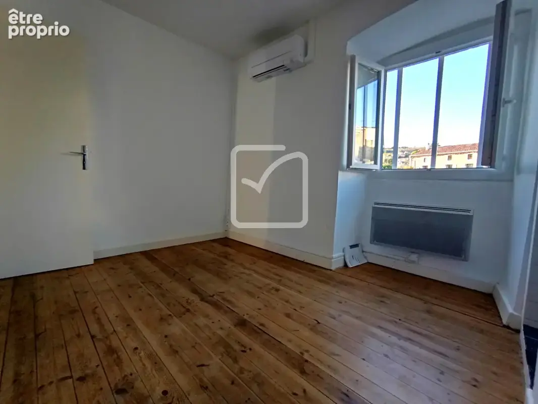 Maison 3 logements, terrasse, garage et place de parking - photo 8