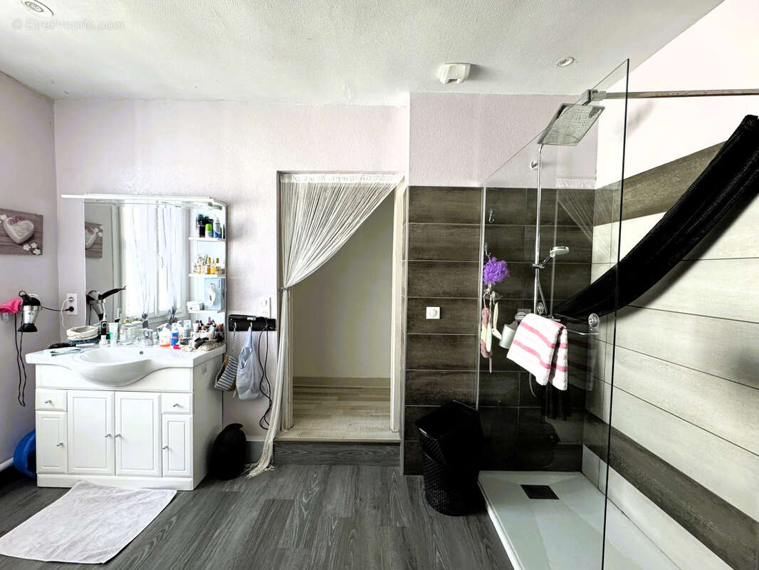 Maison à COURS-DE-PILE