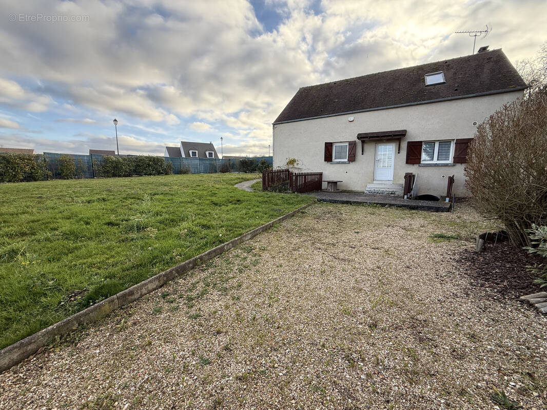 Maison à MORAINVILLIERS