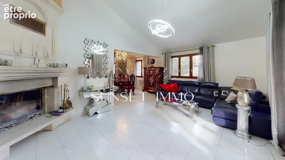Ensues la redonne - Maison 220m2 sur 2400m2 de terrain en pleine verdure - photo 15