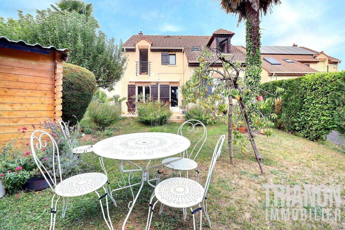 Maison à CHANTELOUP-LES-VIGNES