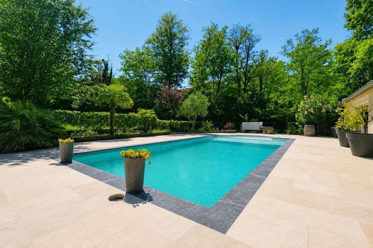 Maison de 11 pièces de 368 m² à Châteauneuf-sur-Isère - photo 7