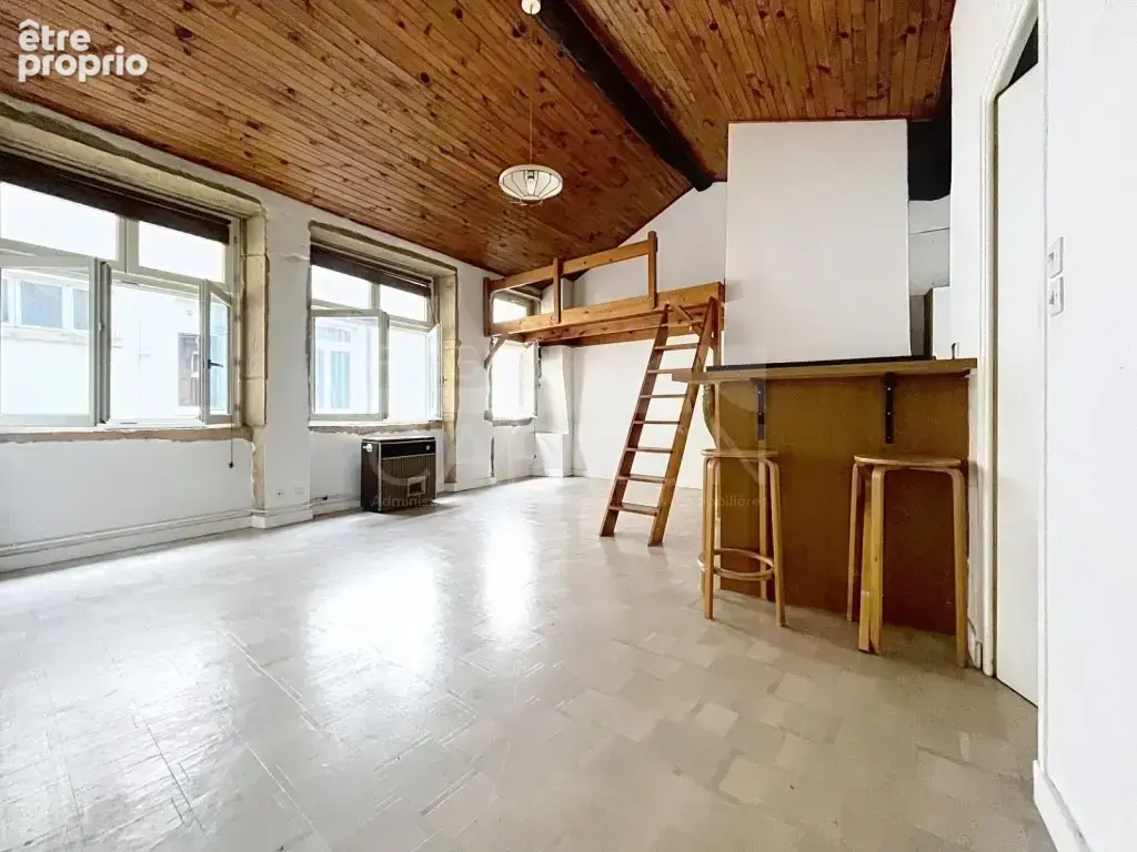 Vieux lyon - t1 avec cachet - dernier etage - traversant - photo 4