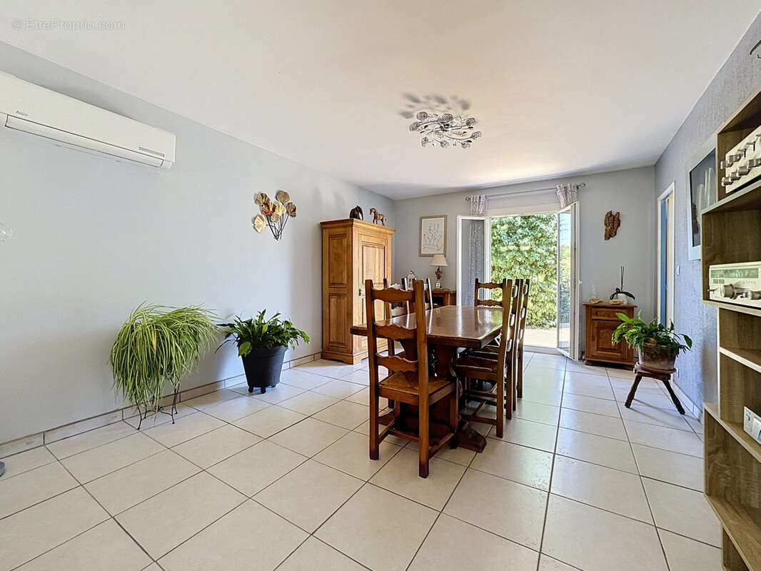 Massieux, Maison Plain pied 106m2 avec garage et terrain de 1075m2 - photo 7