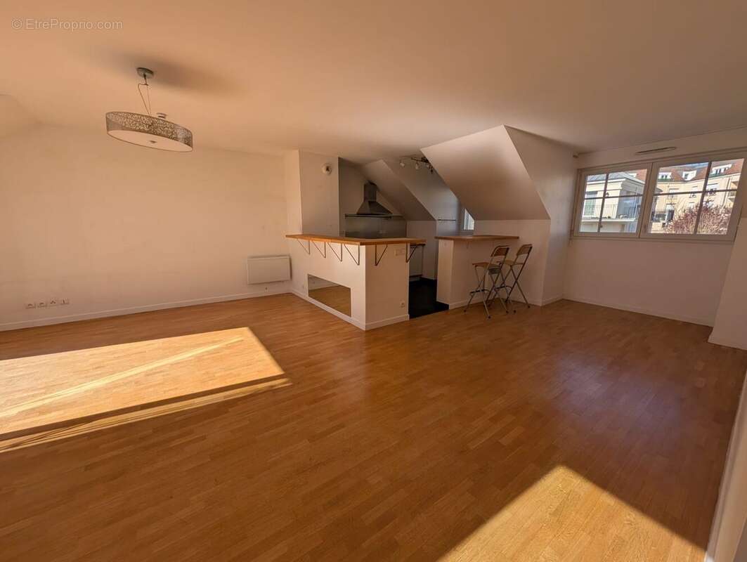 Appartement à LES CLAYES-SOUS-BOIS