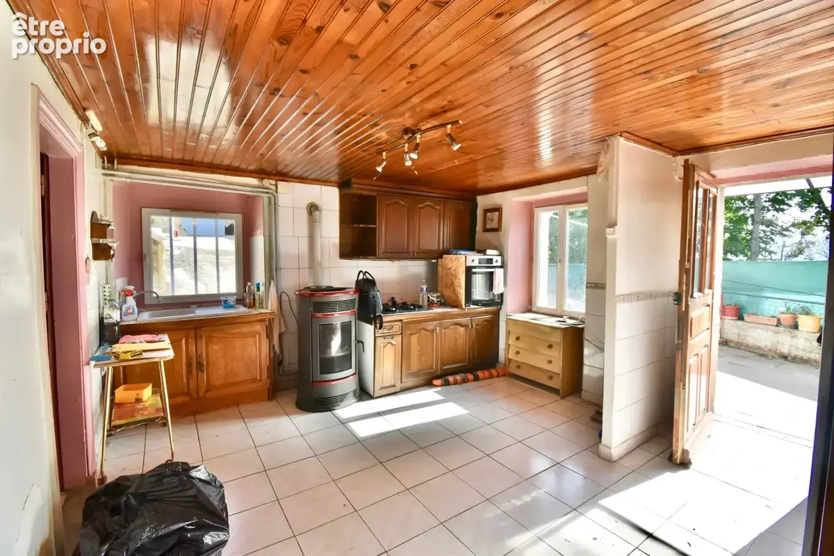 Un véritable petit fief en pierre, à l’abri des regards, offrant un cadre rare et un beau potentiel d’aménagement - photo 8