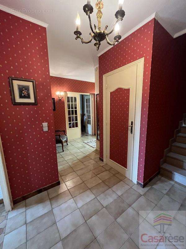 Maison 140 m² à Saint-Jean-De-Vaux  - photo 2