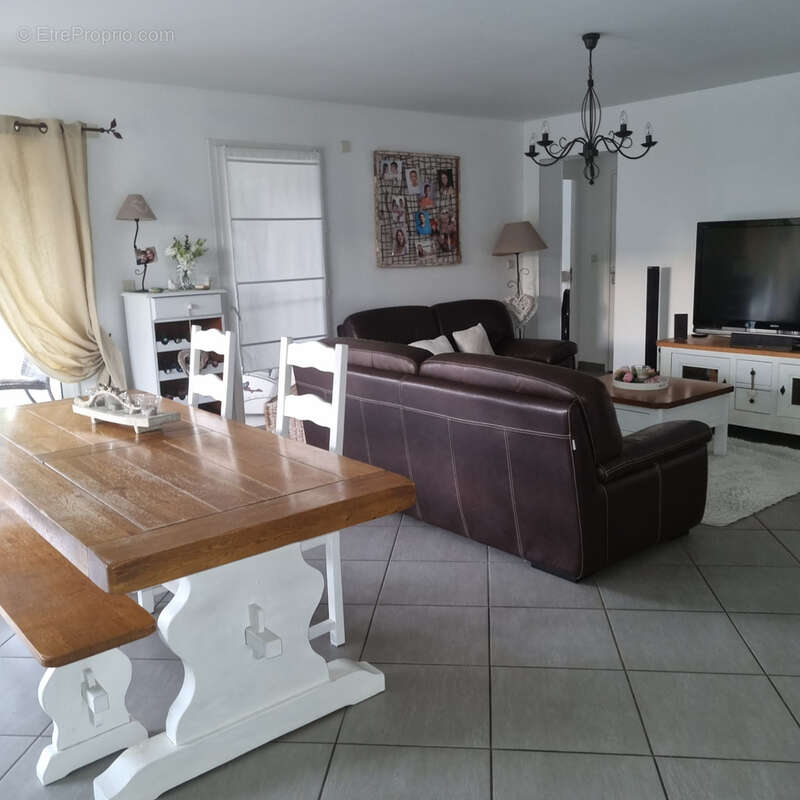 NOUVEAUTE : sur la commune de VILLE SOUS ANJOU, belle maison moderne, piscine, parcelle de terrain 1200m2 - photo 7
