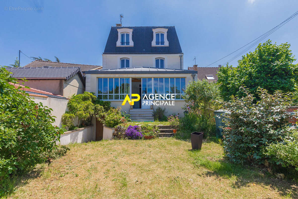 Maison à SARTROUVILLE