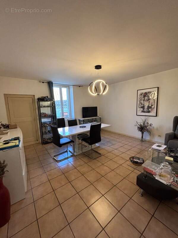 Appartement à MEYRANNES