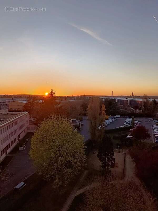 Appartement à LES CLAYES-SOUS-BOIS
