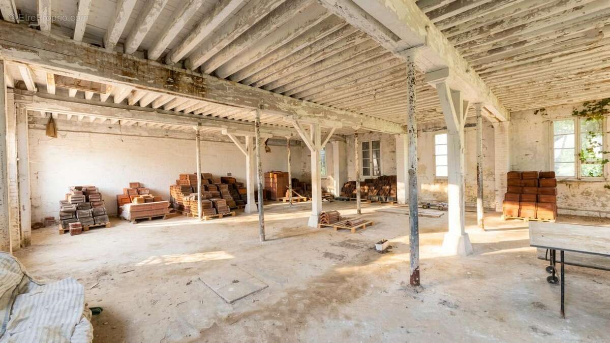 CHEVREVILLE (60) - Grange en pierre à aménager 489m² - photo 4