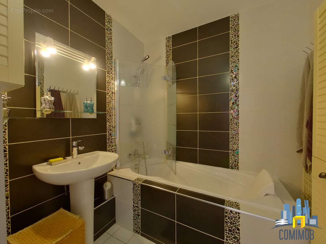 Appartement à COURBEVOIE