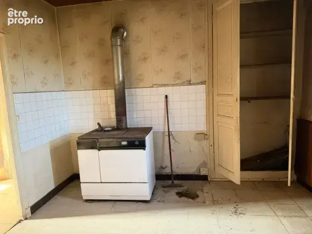MARCILLAT - Maison à rénover - photo 10