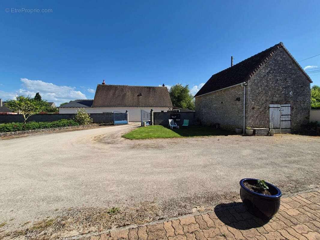 Maison à LA CHAPELLE-VENDOMOISE