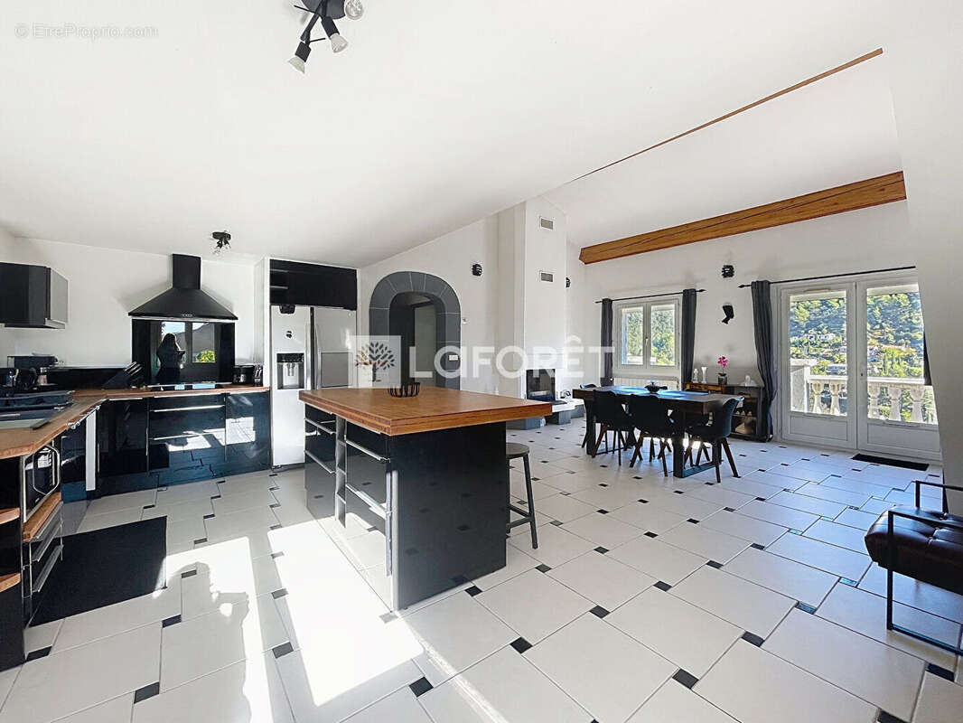 Maison à SOLLIES-TOUCAS