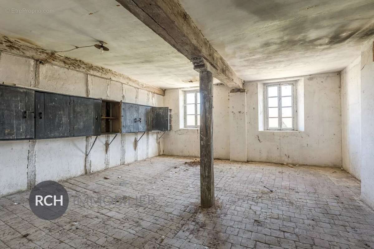 Maison à LA QUEUE-LES-YVELINES