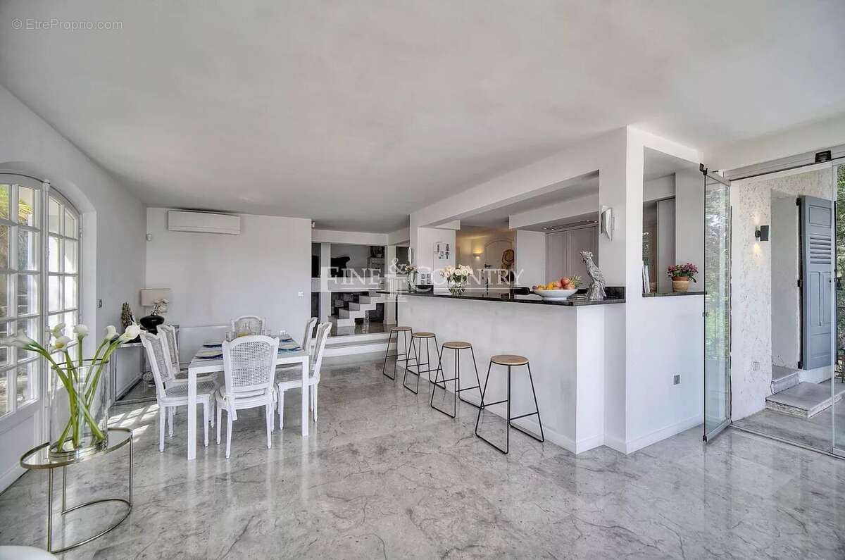 Maison à MANDELIEU-LA-NAPOULE