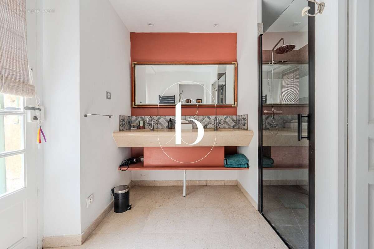 Maison 520 m² à Aigueze  - photo 20