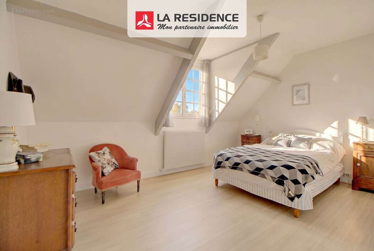 Maison à VERNEUIL-SUR-SEINE