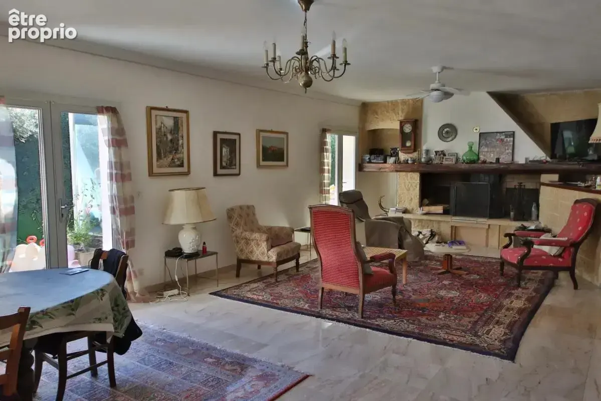 Maison de 7 pièces de 203 m² à Nîmes - photo 4