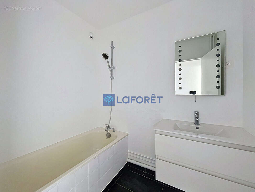 Appartement à SAINT-PIERRE-DU-PERRAY