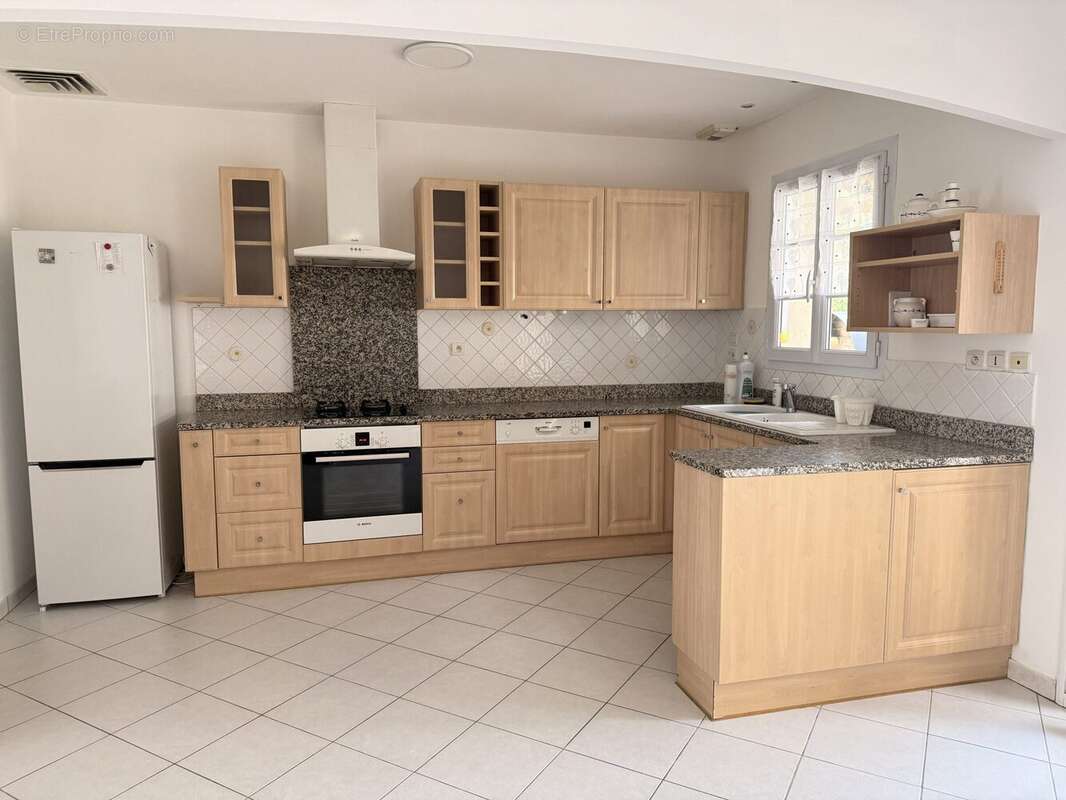Maison 136 m² à Grezac  - photo 6