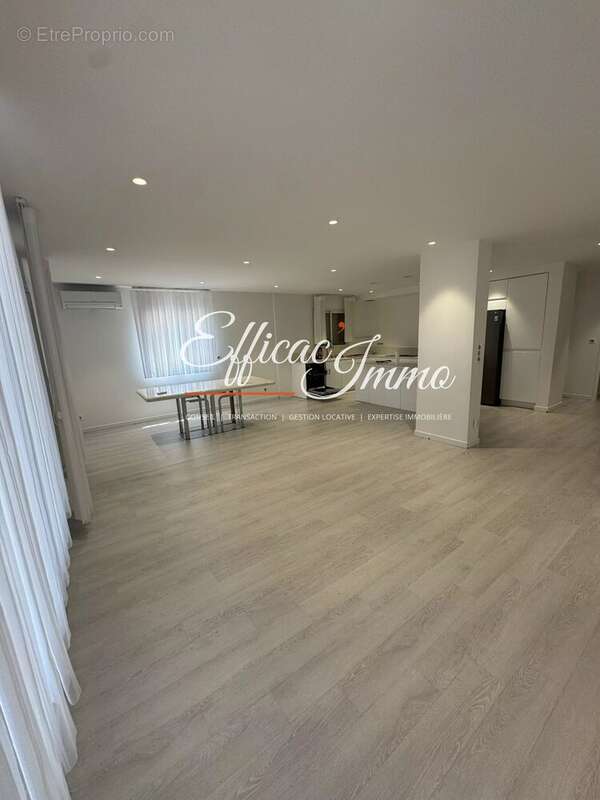 Bien à usage mixte de 154,51 m² avec garage, jardin et prestations haut de gamme - photo 2