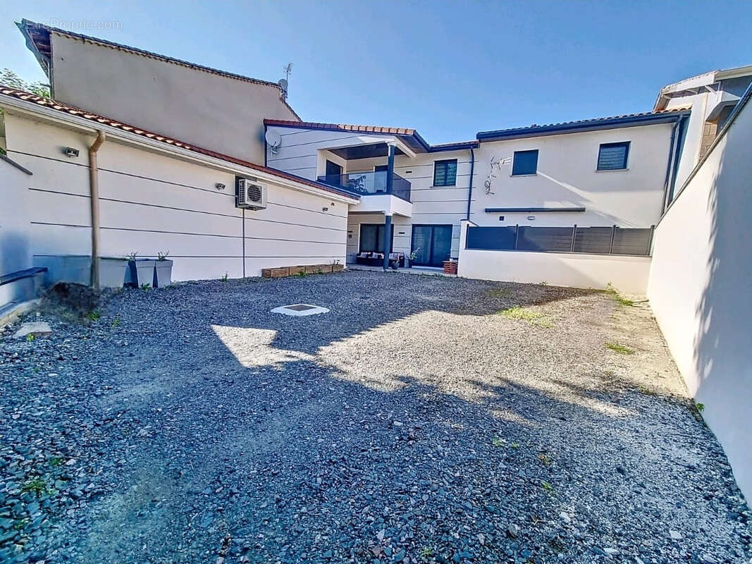 Maison à SURY-LE-COMTAL