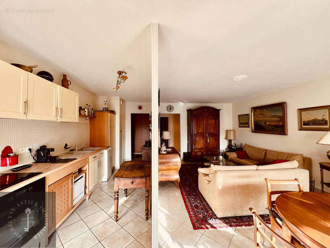 Appartement à SAINT-LAURENT-DU-VAR