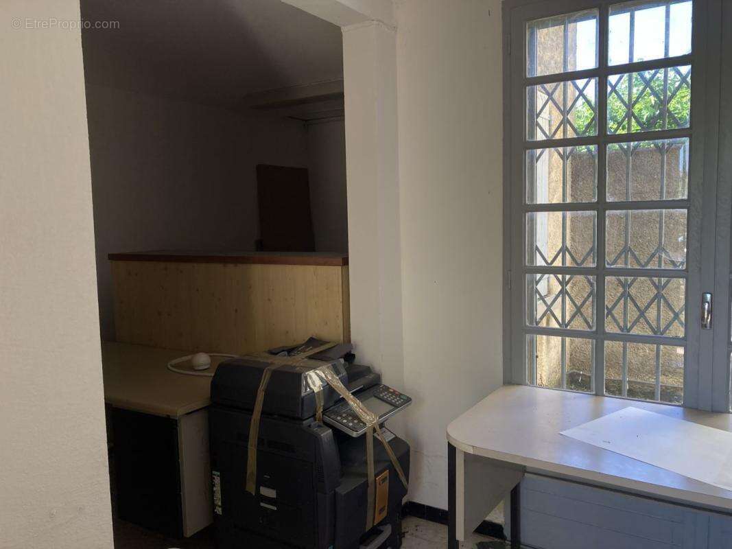 Commerce 261 m² à Beziers  - photo 4