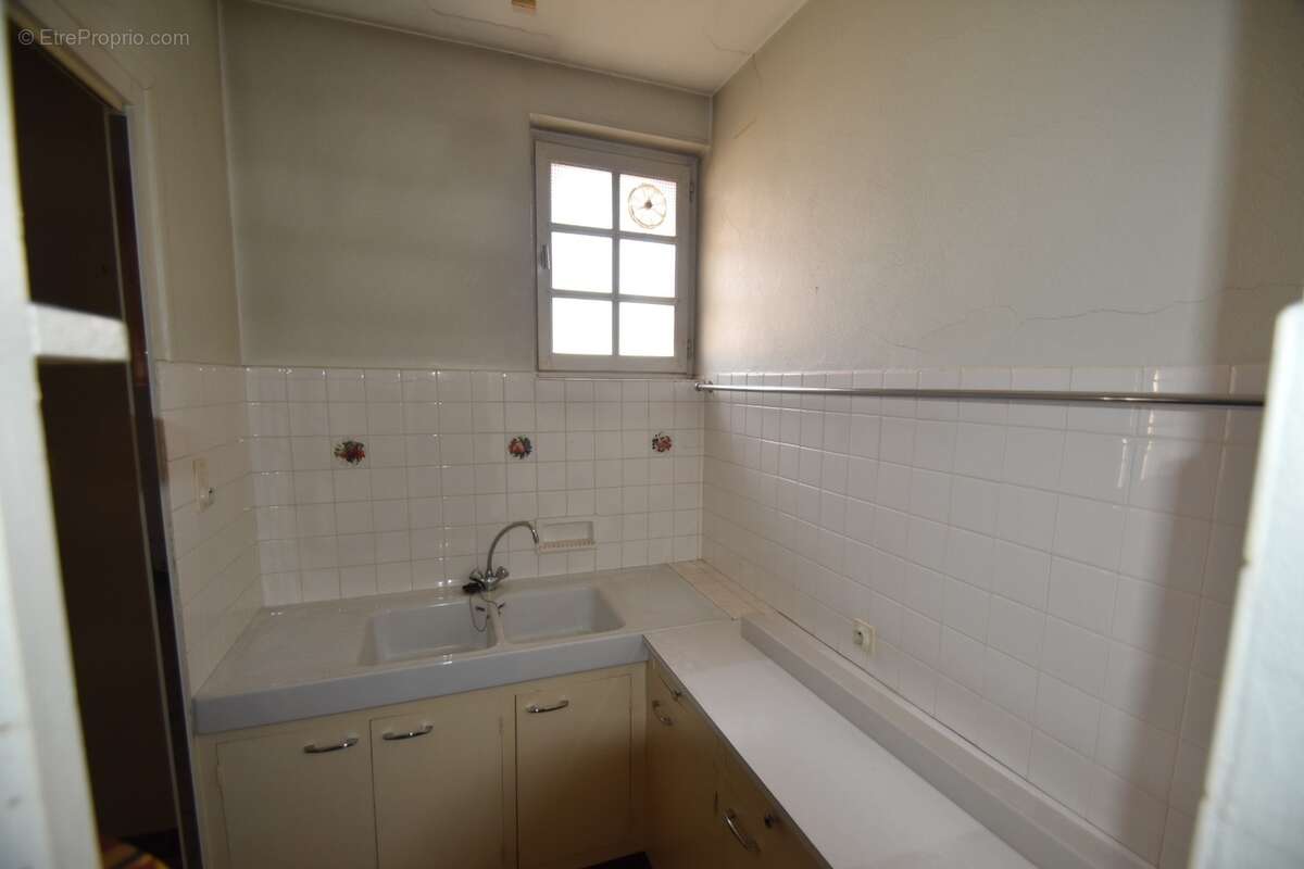 LA CLAYETTE - maison 156m² - avec entrepôt de 210m² sur terrain 3930m² - photo 4