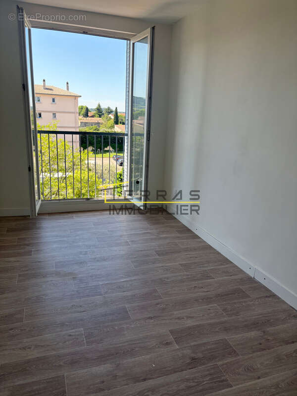 Appartement à VALREAS